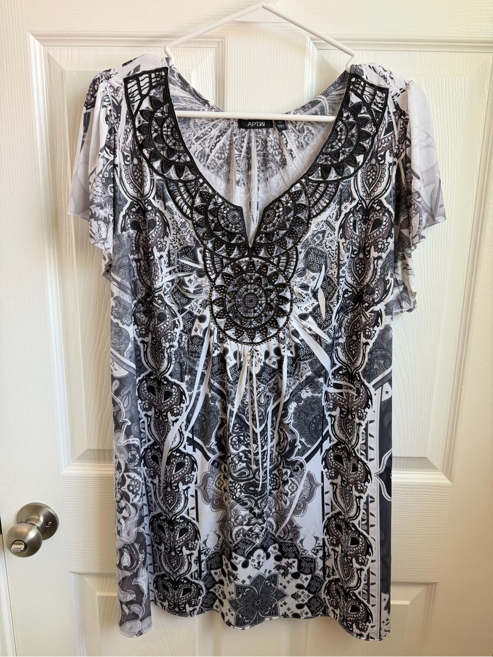 Apt. 9 Black & White Paisley Print V-Neck Tunic